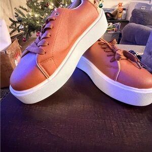 Stylish Tan Sneakers with White Soles